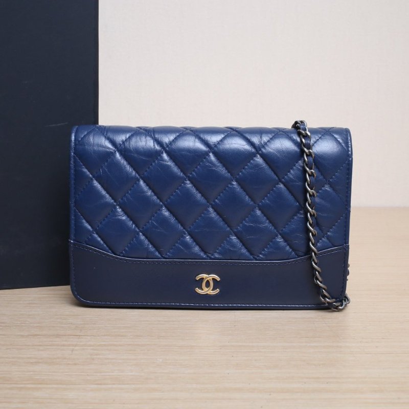 CHANEL GABRIELLE流浪WOC19藍色牛皮26開金扣肩背包-0