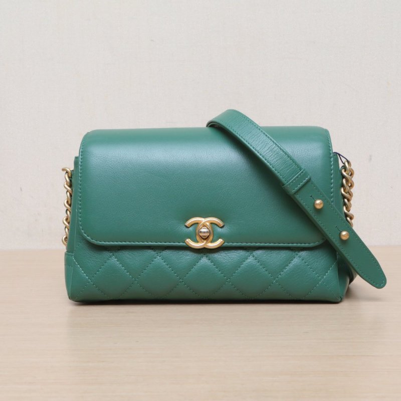 CHANEL 綠色牛皮28開金扣斜挎包肩背包-1