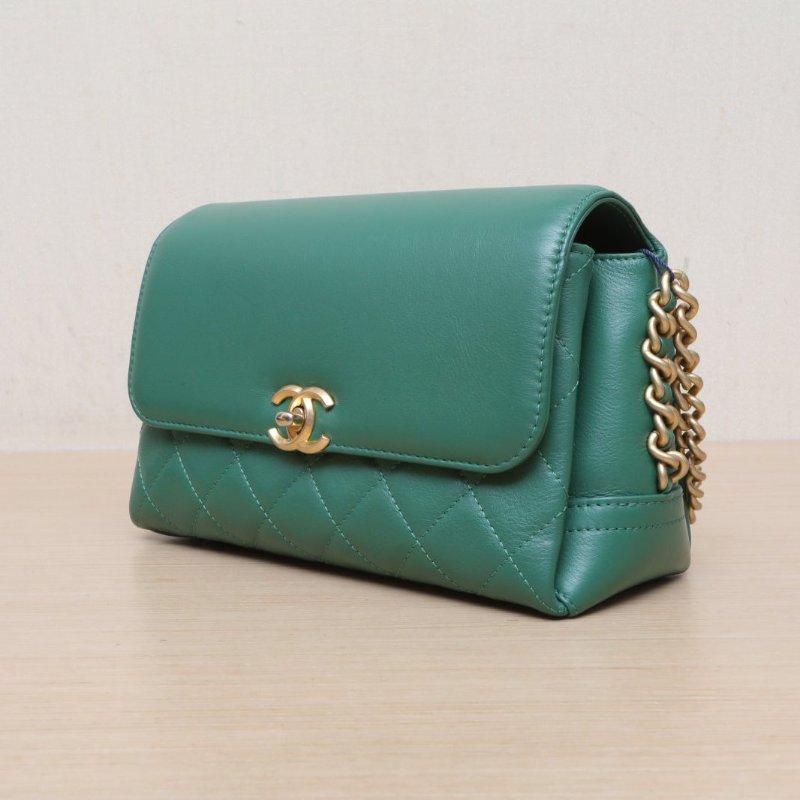 CHANEL 綠色牛皮28開金扣斜挎包肩背包-3