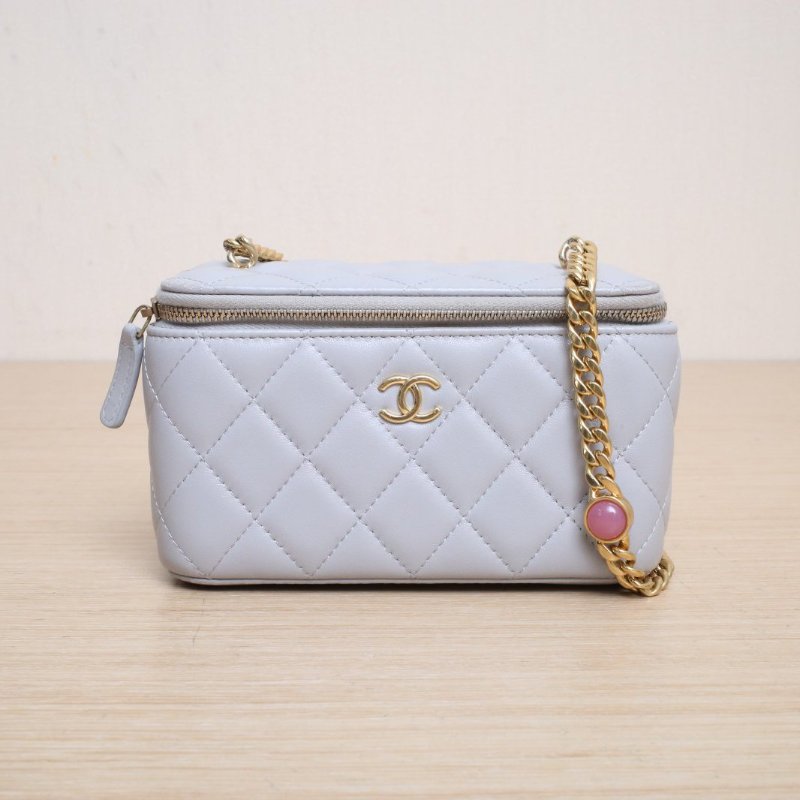 CHANEL 22B長盒子化妝包帶鏡子16灰色羊皮鐳射標金扣寶石鏈條肩帶肩背包-1