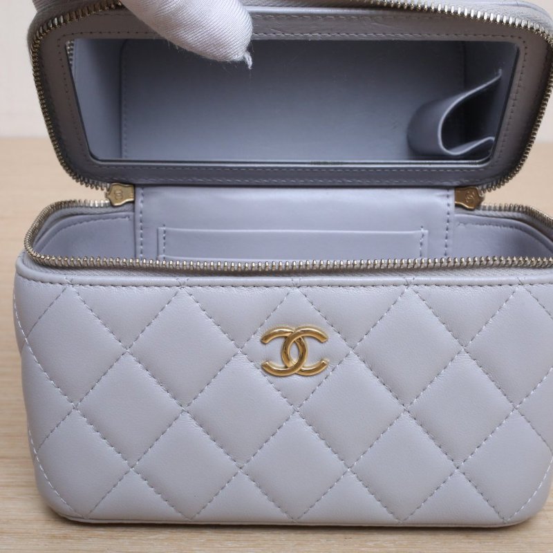 CHANEL 22B長盒子化妝包帶鏡子16灰色羊皮鐳射標金扣寶石鏈條肩帶肩背包-2