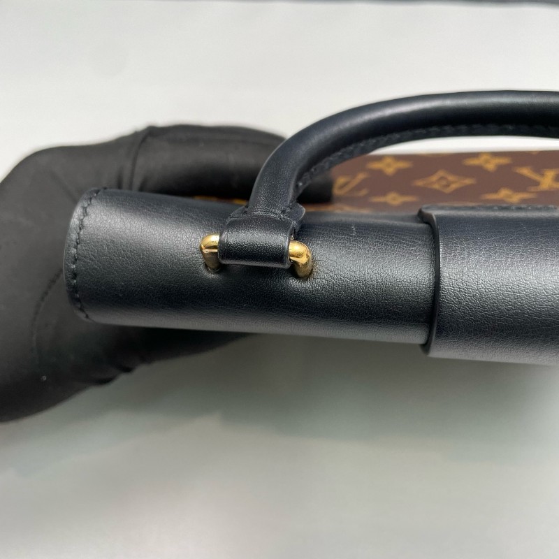 LV路易威登 老花拼黑色Locky BB鎖頭包 肩背包-11