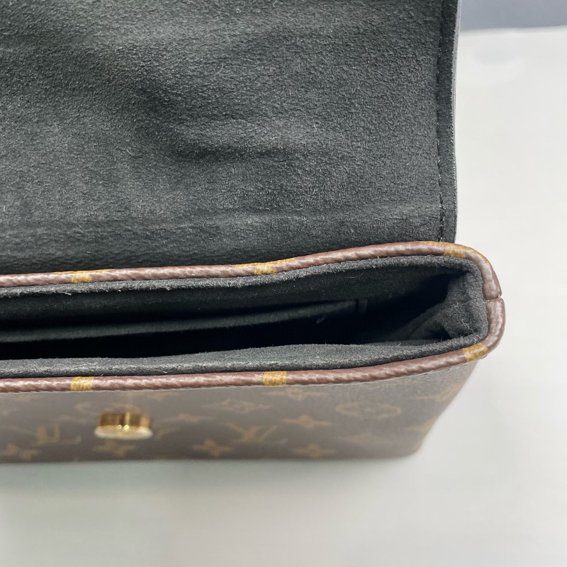 LV路易威登 老花拼黑色Locky BB鎖頭包 肩背包-14