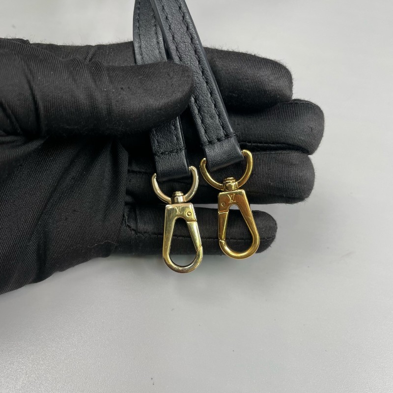 LV路易威登 老花拼黑色Locky BB鎖頭包 肩背包-23