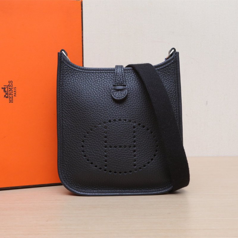 HERMES EvelyneMINI1689黑色TC皮W刻銀扣肩背包-0