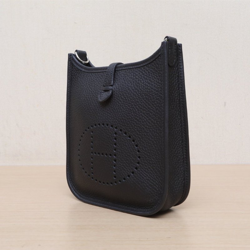 HERMES EvelyneMINI1689黑色TC皮W刻銀扣肩背包-3