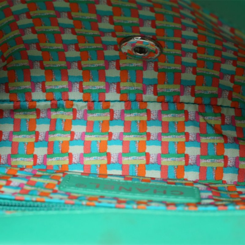 CHANEL 綠色22開銀扣cocorain雨衣包CF經典口蓋包大mini20橡膠肩背包-2