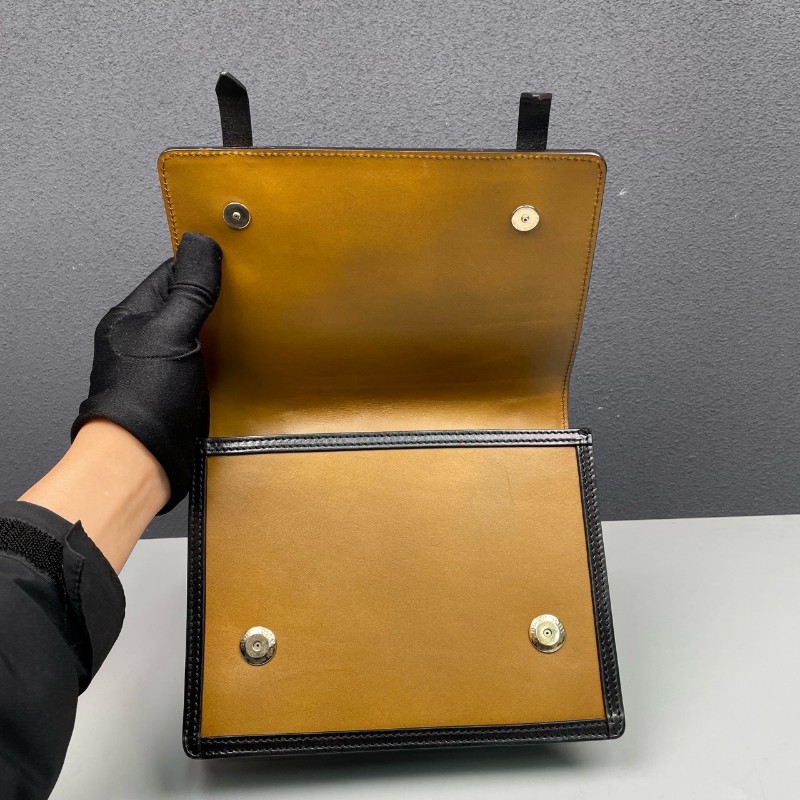 Burberry 藤編拼牛皮拼色肩背包-5