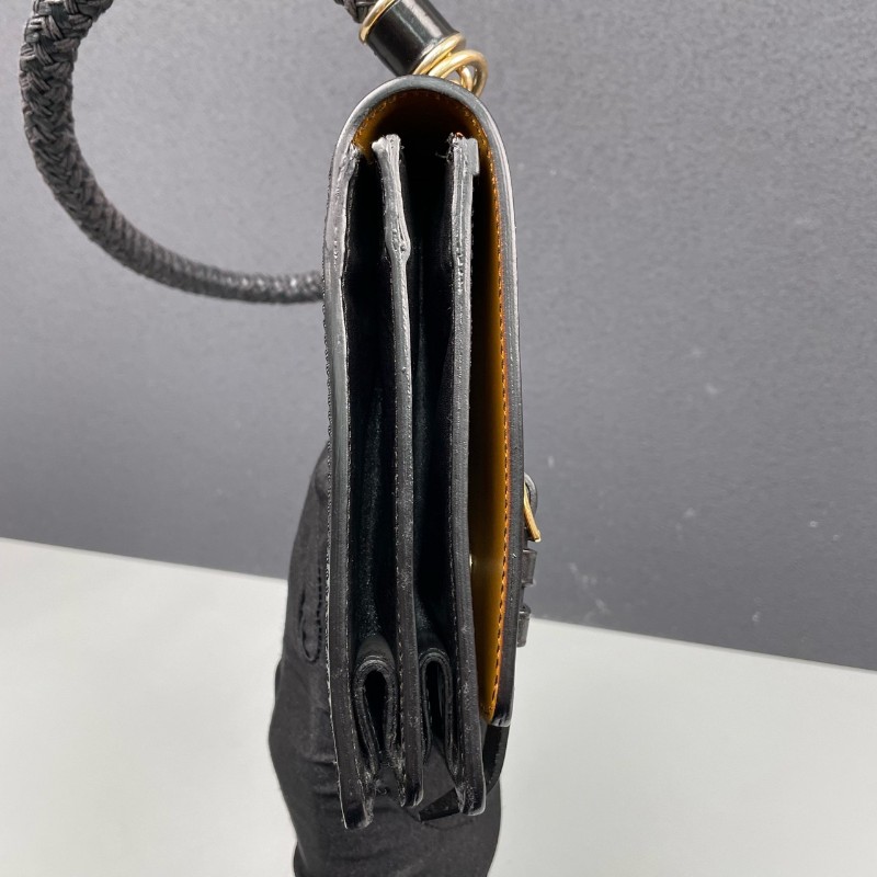 Burberry 藤編拼牛皮拼色肩背包-12