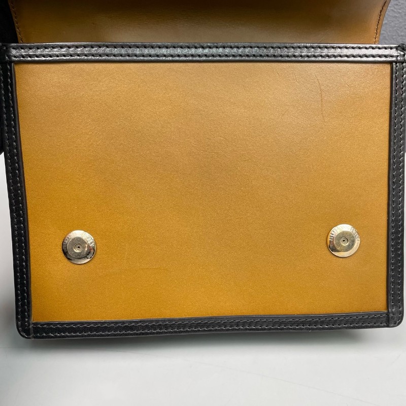 Burberry 藤編拼牛皮拼色肩背包-16