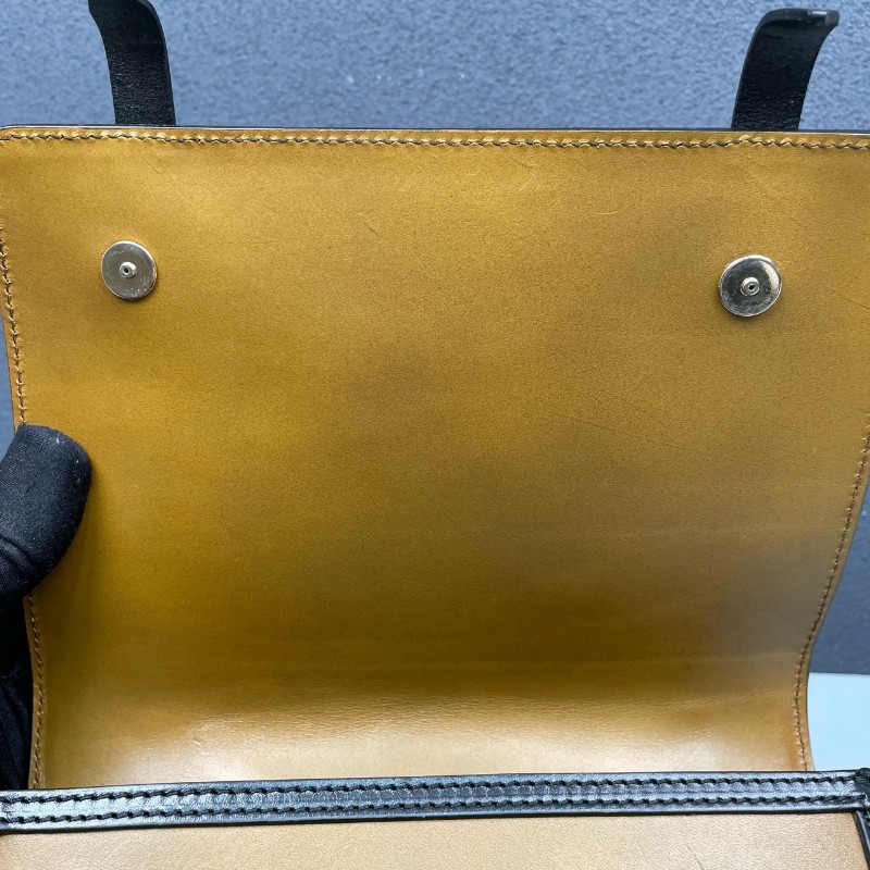 Burberry 藤編拼牛皮拼色肩背包-17