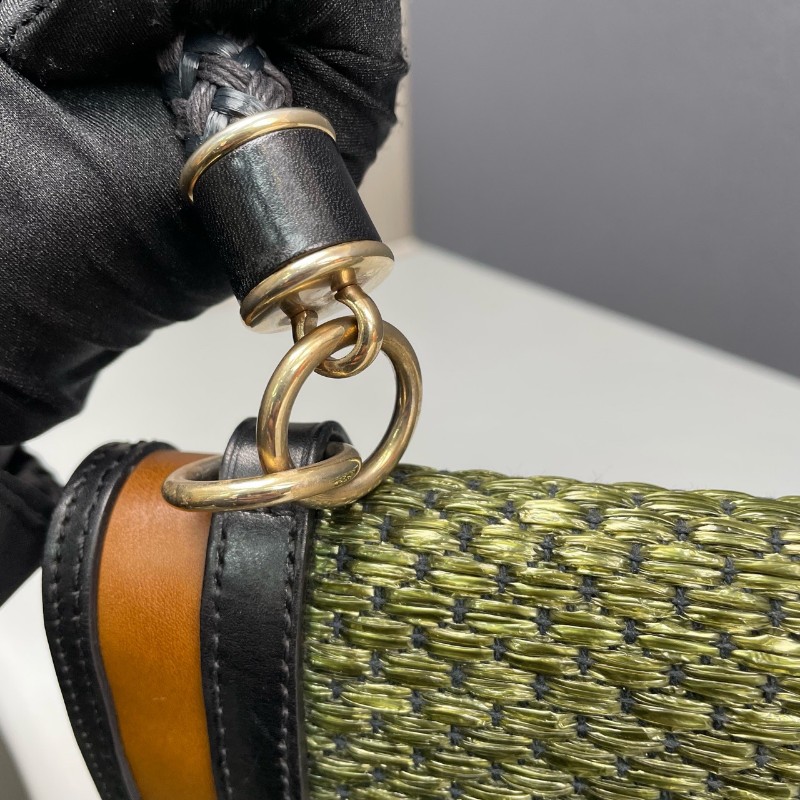 Burberry 藤編拼牛皮拼色肩背包-24