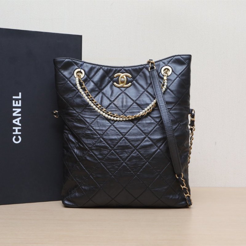 CHANEL 20秋冬鏈條珍珠手提托特包黑色牛皮30開金扣肩背包-0
