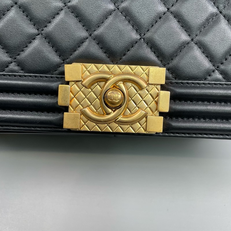 Chanel香奈兒 黑色全皮菠蘿金扣Leboy中號鏈條包-21