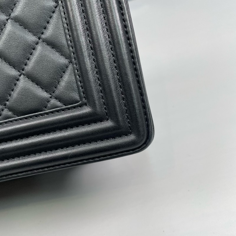 Chanel香奈兒 黑色全皮菠蘿金扣Leboy中號鏈條包-30