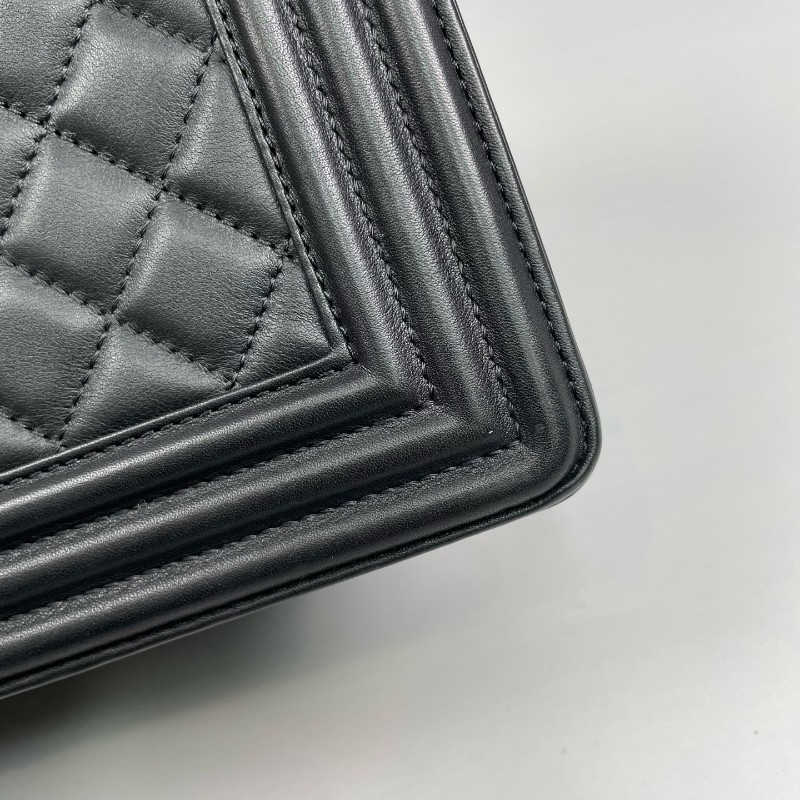 Chanel香奈兒 黑色全皮菠蘿金扣Leboy中號鏈條包-31