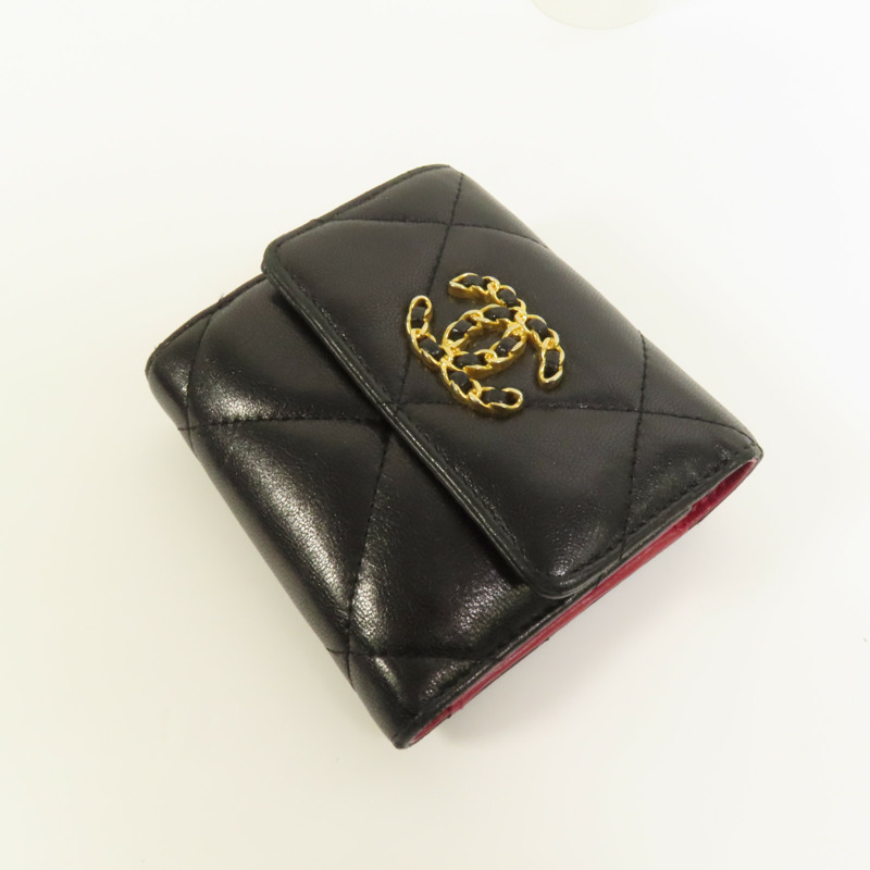 CHANEL 羊皮皮革C19 Wallet金扣錢包-3