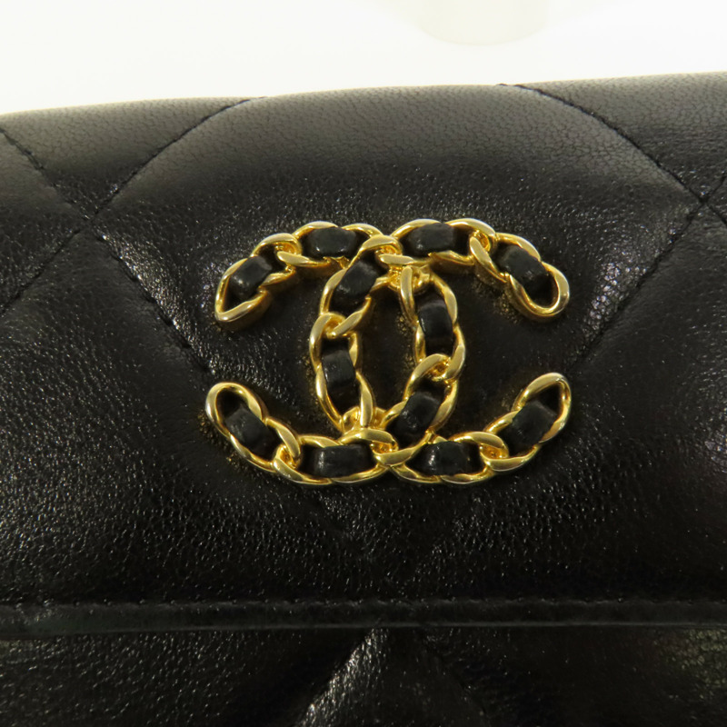 CHANEL 羊皮皮革C19 Wallet金扣錢包-6