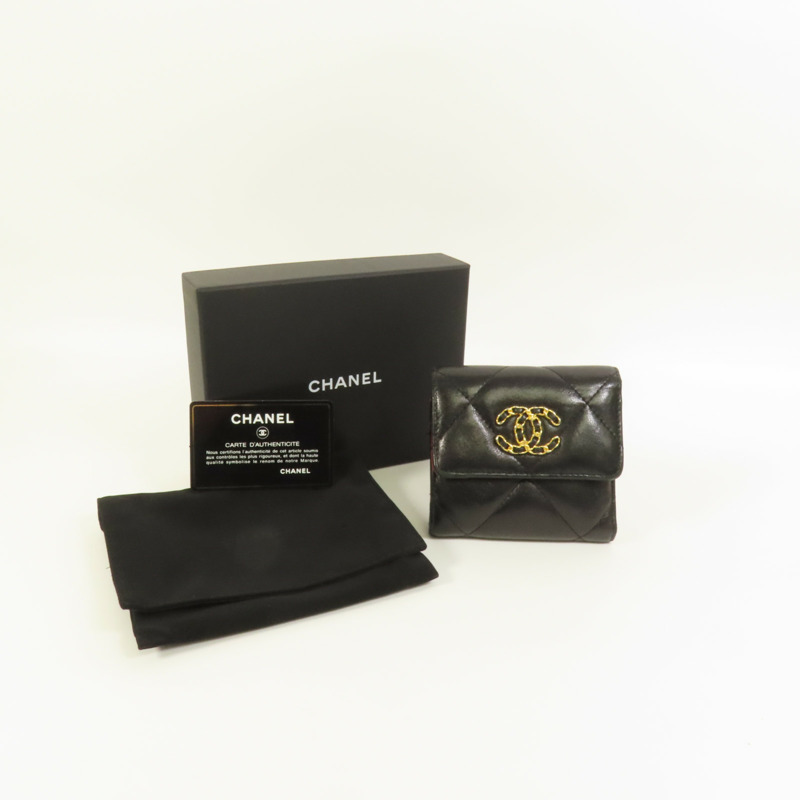 CHANEL 羊皮皮革C19 Wallet金扣錢包-10