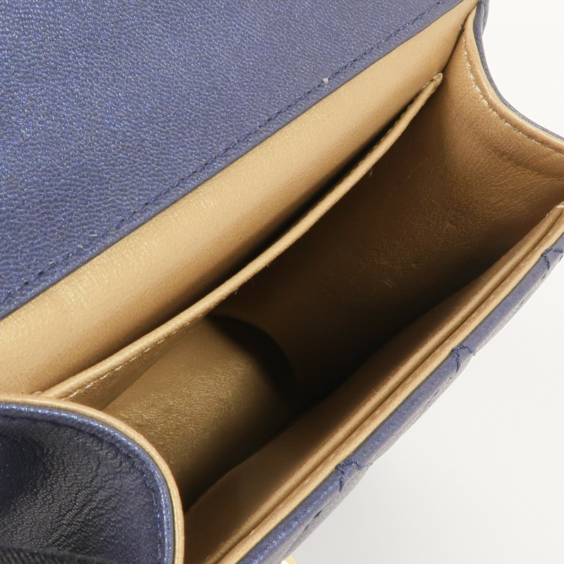 CHANEL 牛皮皮革Chain Shoulder金扣肩背袋-11