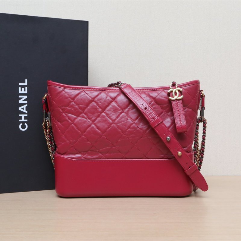 CHANEL GABRIELLE流浪中號28紅色牛皮26開金銀扣肩背包-0