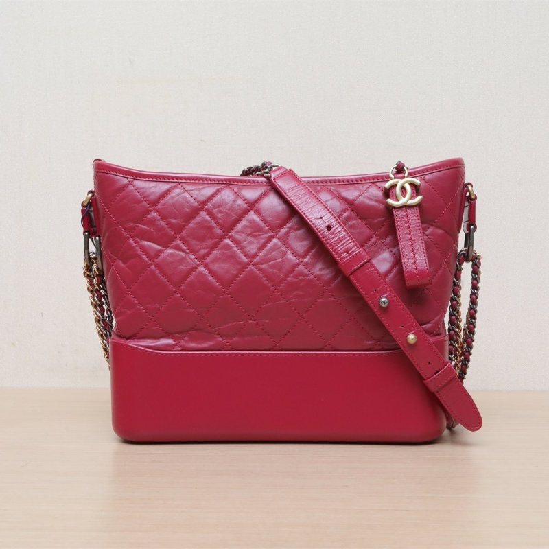 CHANEL GABRIELLE流浪中號28紅色牛皮26開金銀扣肩背包-1