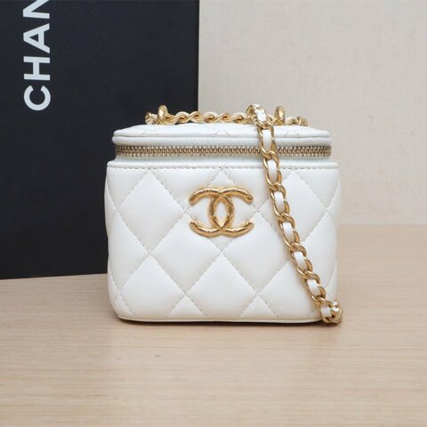 CHANEL 白色羊皮鐳射標金扣23C方盒子化妝包帶鏡子10鳳梨扣單皮穿鏈肩帶肩背包