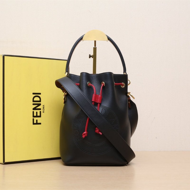 FENDI 黑色牛皮MONTRESOR小號水桶包肩背包-0
