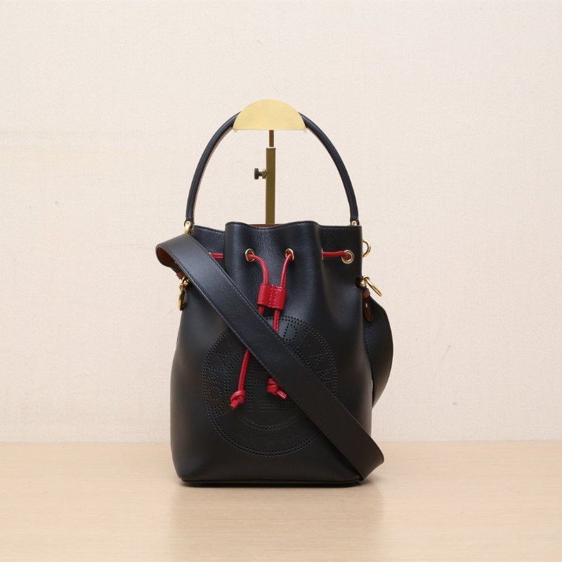 FENDI 黑色牛皮MONTRESOR小號水桶包肩背包-1