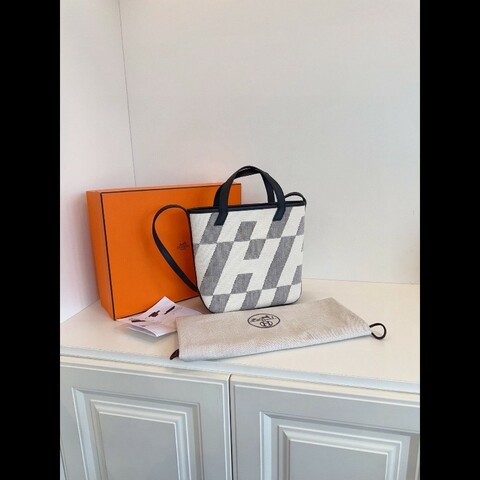 Hermes Cabas H En Biais27 small