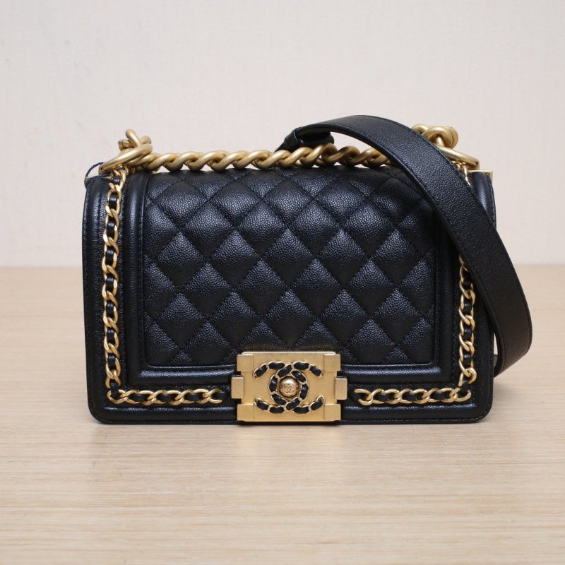 CHANEL 23PLeboy小號20.5黑色荔枝牛皮晶片開皮穿鏈扣皮穿鏈滾邊肩背包-1