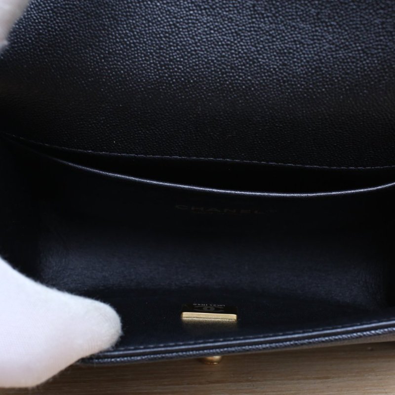 CHANEL 23PLeboy小號20.5黑色荔枝牛皮晶片開皮穿鏈扣皮穿鏈滾邊肩背包-3