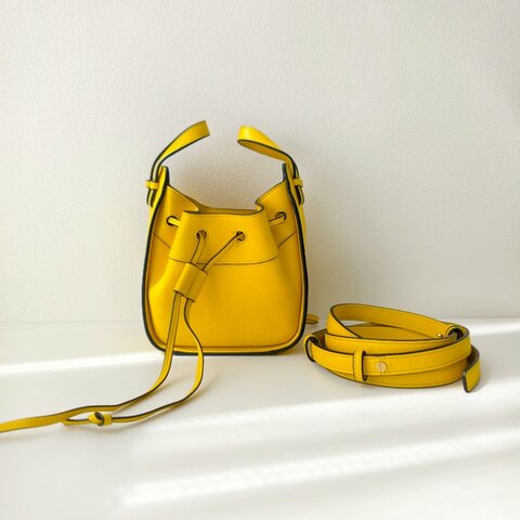 Loewe 羅意威 Hammock 迷你 黃色牛皮吊床包斜跨