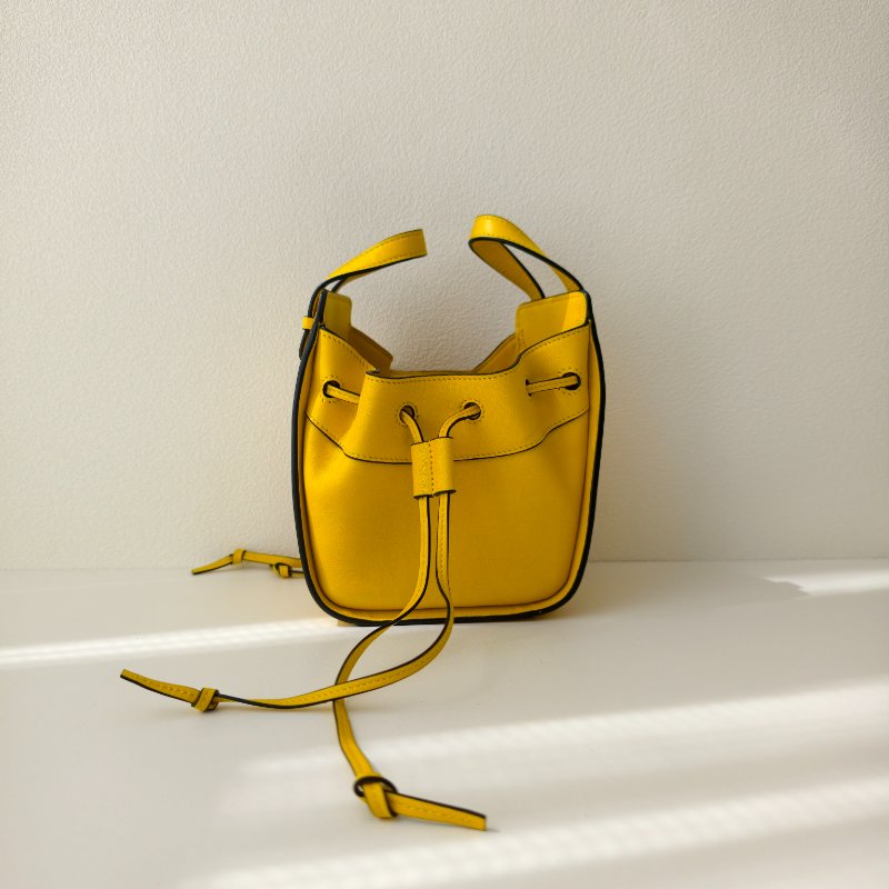 Loewe 羅意威 Hammock 迷你 黃色牛皮吊床包斜跨-3