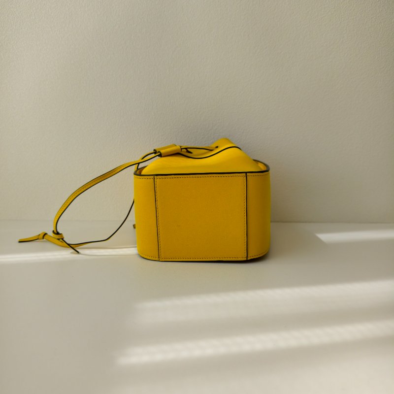 Loewe 羅意威 Hammock 迷你 黃色牛皮吊床包斜跨-5