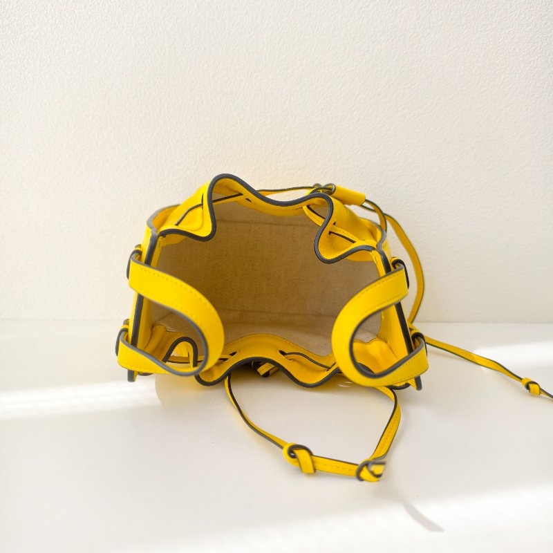 Loewe 羅意威 Hammock 迷你 黃色牛皮吊床包斜跨-6