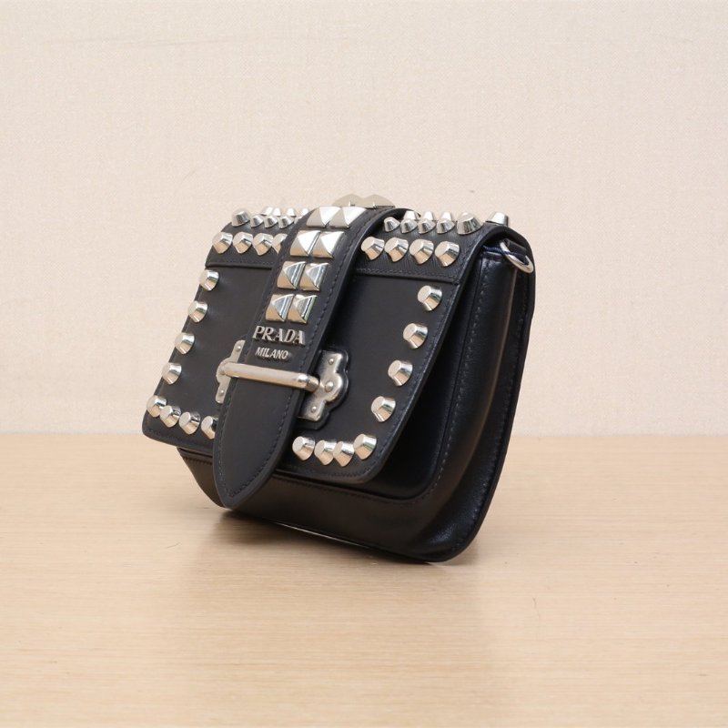 PRADA 黑色牛皮鉚釘宮廷系列鏈條包肩背包-3