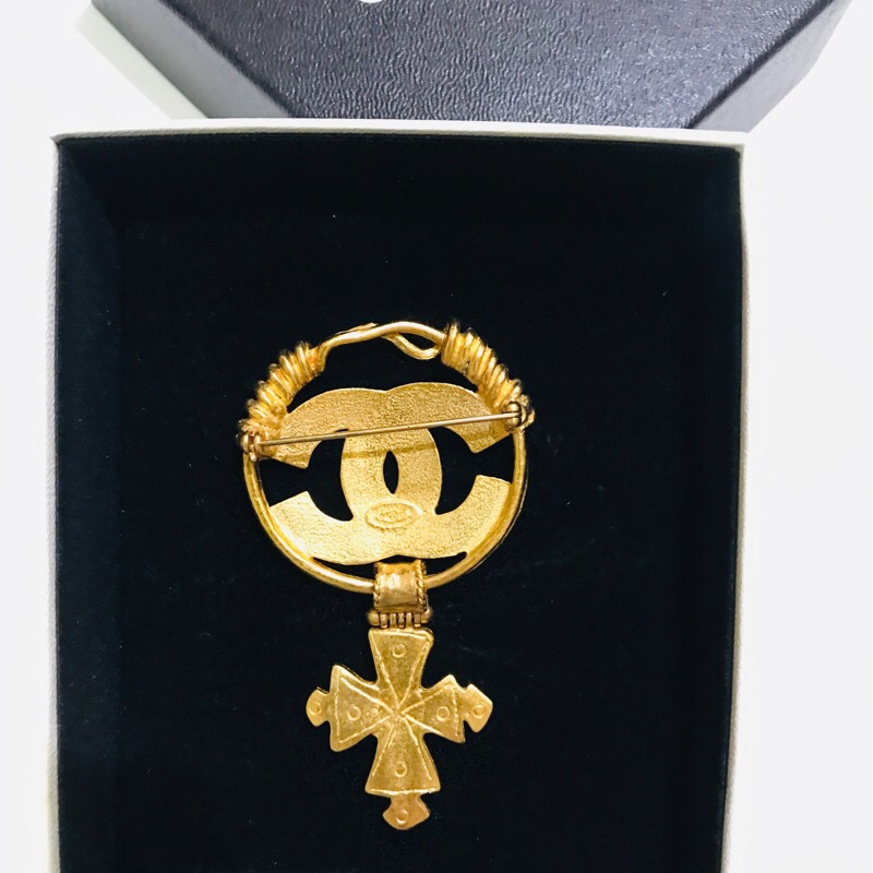 【 CHANEL】 老香古董 雙C  LOGO别針  十字架浮雕雙C胸針  低調奢華收藏品（全新未使用過）-10