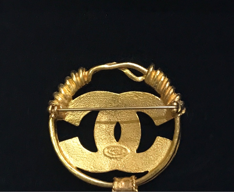 【 CHANEL】 老香古董 雙C  LOGO别針  十字架浮雕雙C胸針  低調奢華收藏品（全新未使用過）-11