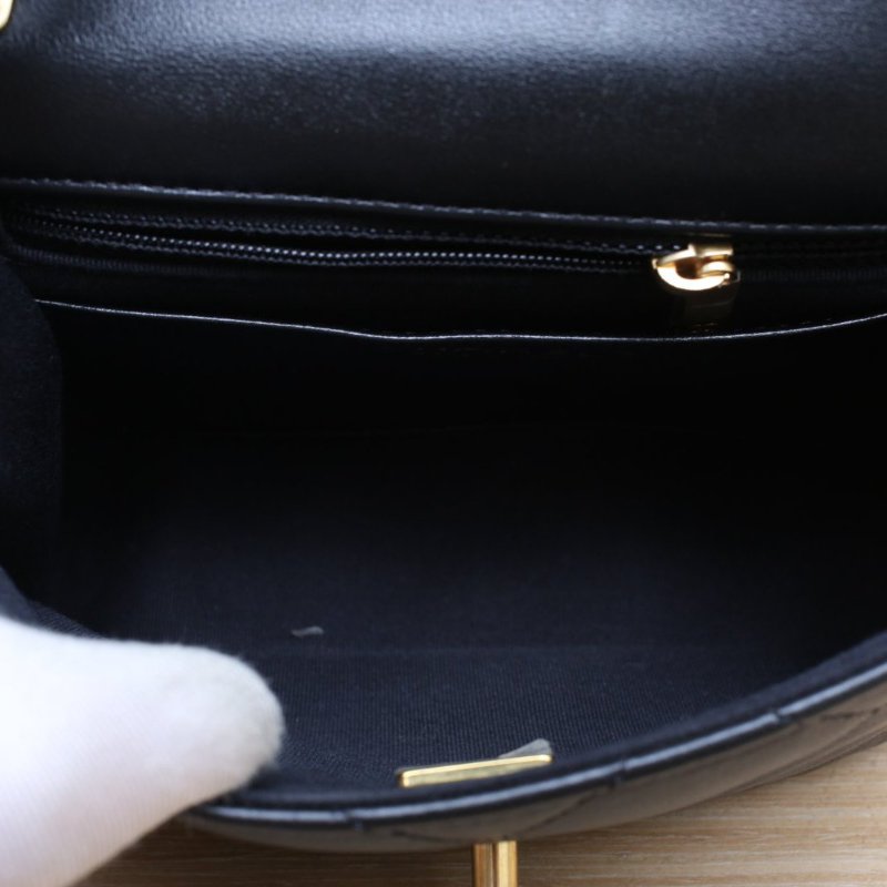 CHANEL 黑色牛皮晶片開金扣23B徽章金幣肩背包-4