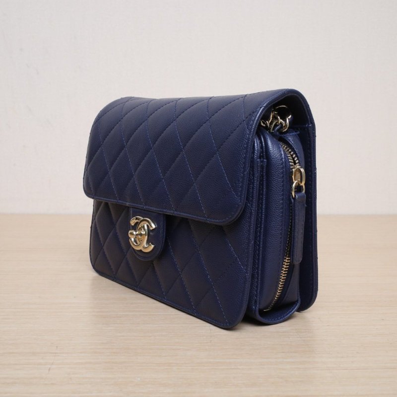 CHANEL 藍色荔枝牛皮晶片開淺金扣CF底長22肩背包-4