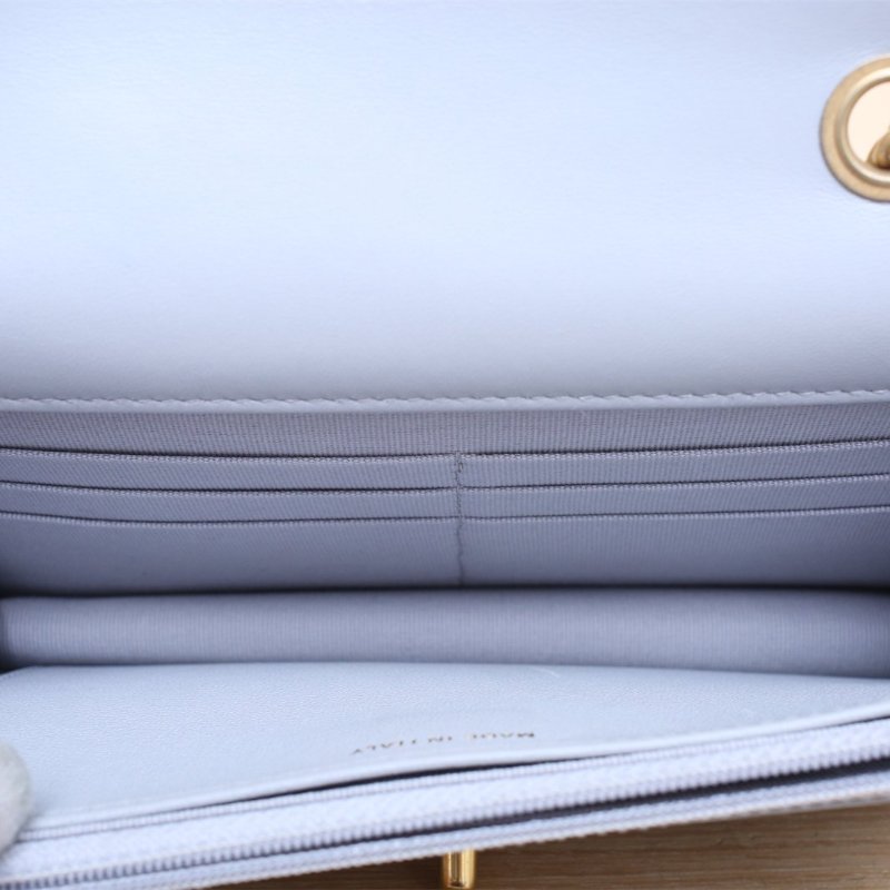 CHANEL 霧霾藍羊皮晶片開金扣CFWOC19鳳梨扣肩背包-3