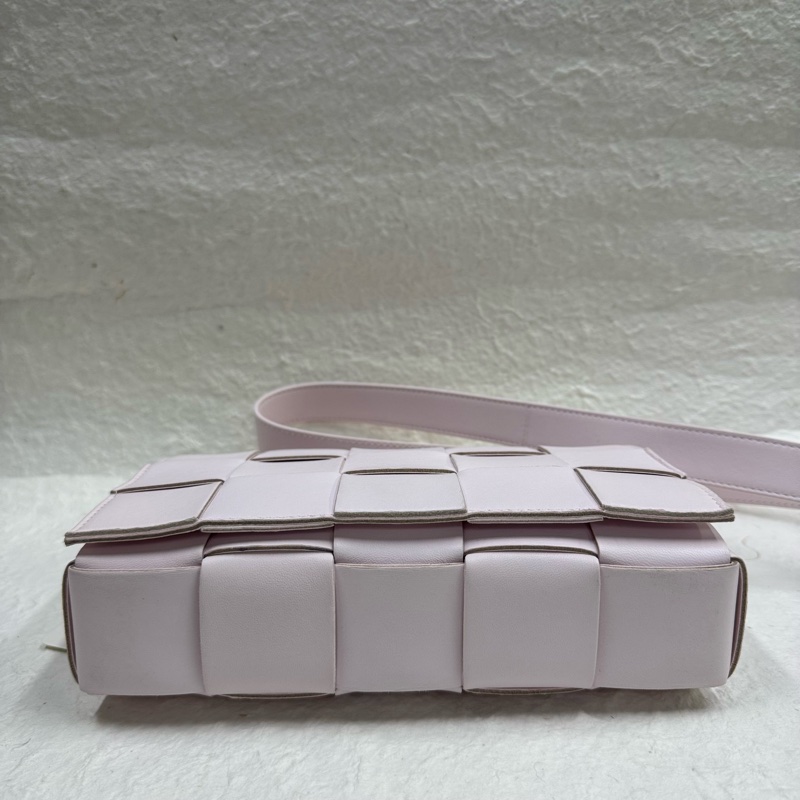 Bottega Veneta Cassette 15格馬卡龍粉色編織方塊斜挎包-4