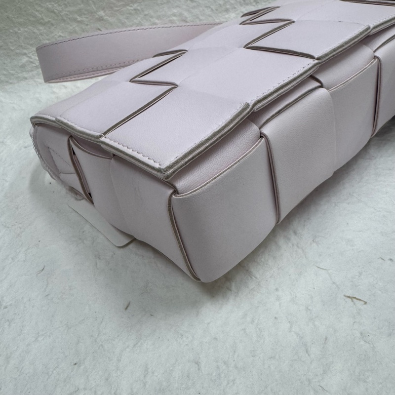 Bottega Veneta Cassette 15格馬卡龍粉色編織方塊斜挎包-6