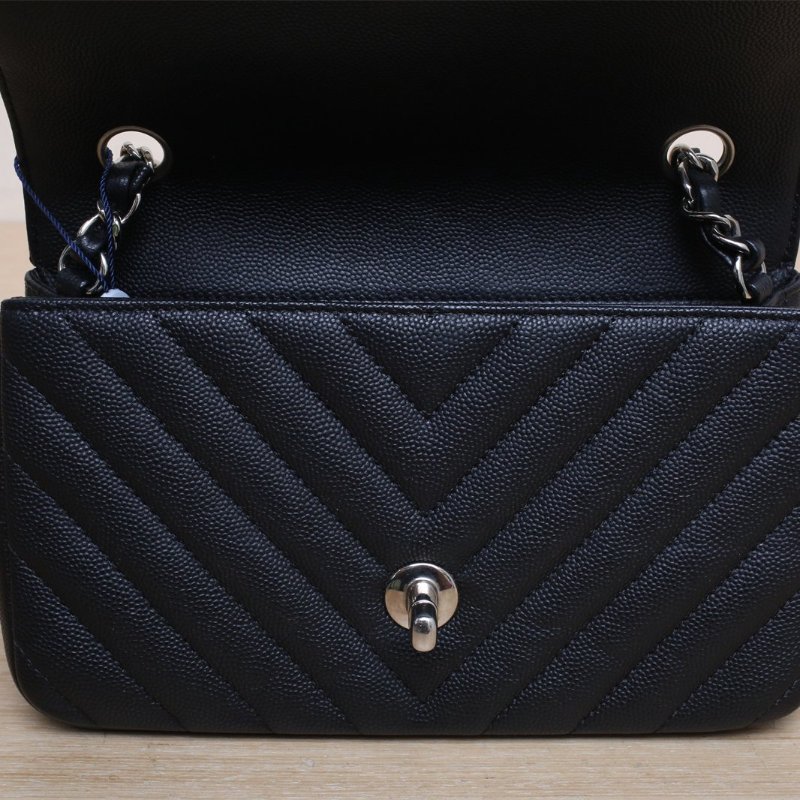 CHANEL CF口蓋包大Mini20黑色荔枝牛皮25開銀扣V紋肩背包-2