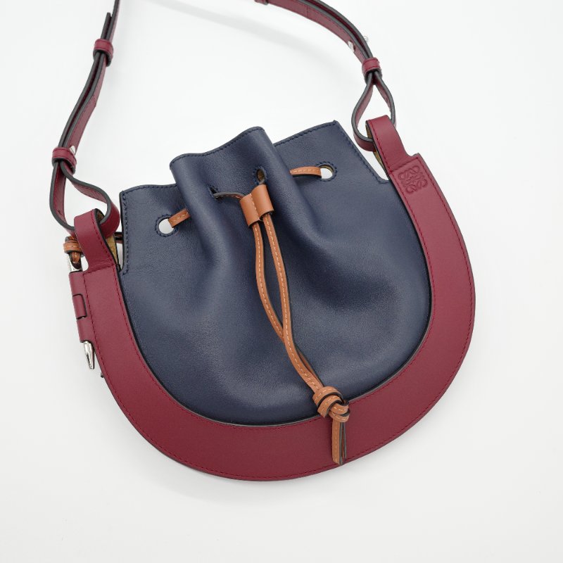 Loewe 羅威 Horseshoe 馬鞍 墨水藍 酒紅色 小牛皮 抽繩包 單肩包 斜背包-0