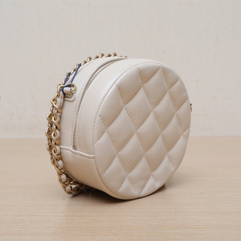 CHANEL COCO鏈條圓餅包粉色牛皮30開金扣肩背包-4