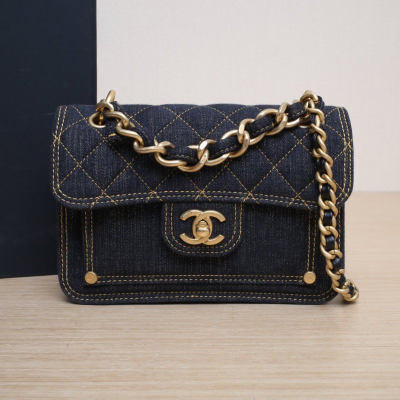 CHANEL 23S手柄郵差包19藍色牛仔晶片開金扣肩背包-0
