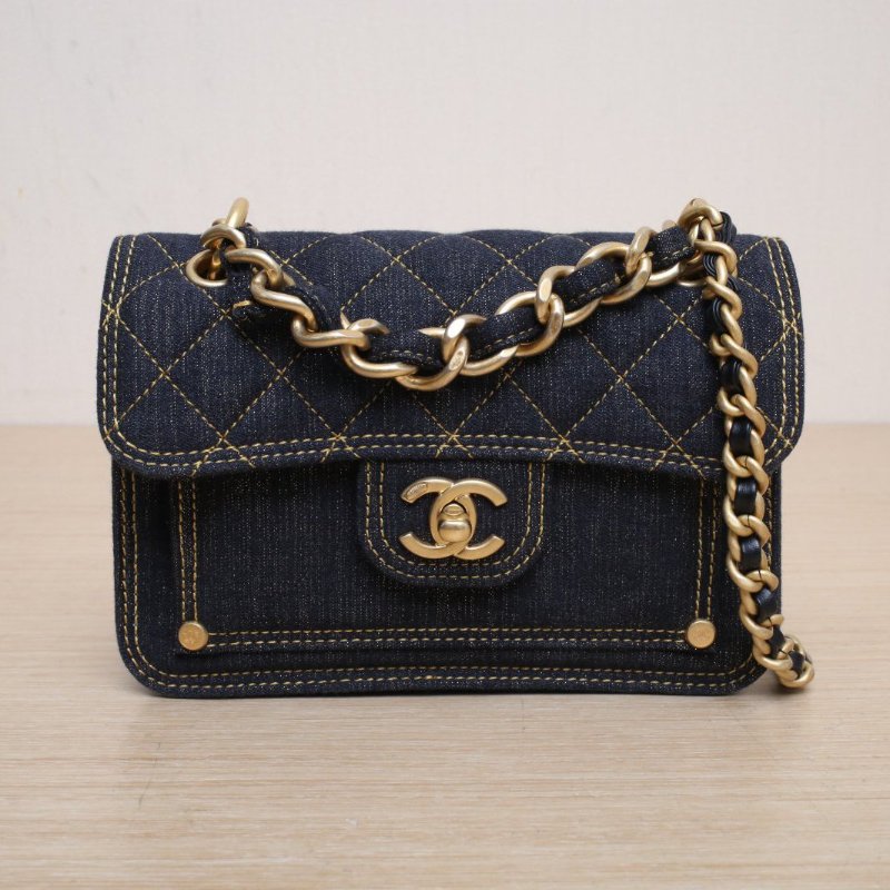 CHANEL 23S手柄郵差包19藍色牛仔晶片開金扣肩背包-1