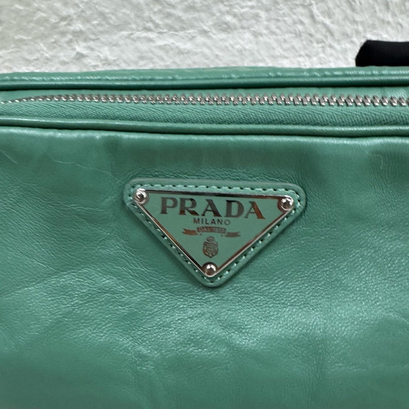 Prada全皮寬肩帶多口袋單肩包-2